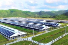 Le système d’énergie solaire installé à la ferme Vinamilk de Quang Ngai. Photo : congthuong.vn