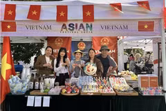 Les diplomates, employés et conjoints de l’ambassade du Vietnam en Bulgarie ont participé à la promotion de la culture vietnamienne lors de l’événement. (Source : Ambassade du Vietnam en Bulgarie)