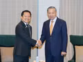 Le secrétaire général du Parti communiste du Vietnam (PCV) et président du Vietnam, To Lam (droite), et Thapana Sirivadhanabhakdi, président exécutif du groupe TCC et directeur général du groupe ThaiBev. Photo : VNA.
