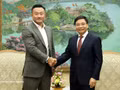 Le vice-Premier ministre Nguyen Van Thang (à droite) reçoit Ben Zhou, cofondateur et directeur général du groupe Bybit. Photo : VNA.