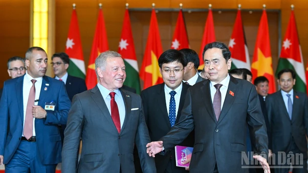 Le président de l’AN Tran Thanh Man tient une entrevue avec le roi de Jordanie, Abdullah II Ibn Al Hussein