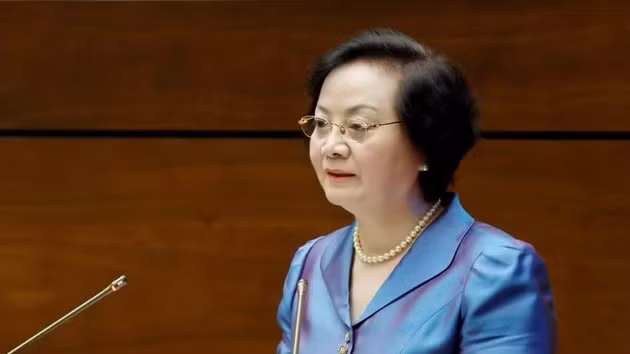 La vice-Première ministre Pham Thi Thanh Tra présent son intervention lors de la conférence dressant le bilan de la première année de fonctionnement du modèle organisationnel global du système politique et du modèle administratif à trois niveaux. Photo : VNA.