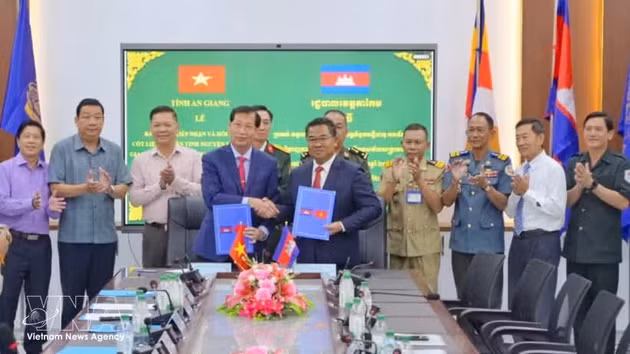 An Giang reçoit les restes de 14 soldats volontaires retrouvés au Cambodge. Photo : VNA.