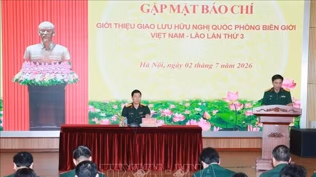 Lors de la conférence de presse tenue le 2 juillet à Hanoi sur le 3e échange d'amitié sur la défense frontalière Vietnam-Laos au niveau ministériel. Photo : VNA.