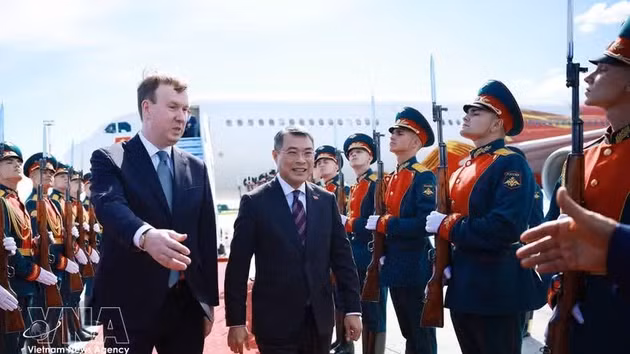 Le Premier ministre Le Minh Hung à Kazan pour le Sommet commémoratif ASEAN-Russie. Photo : VNA.