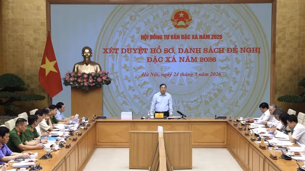 Le vice-Premier ministre permanent Pham Gia Tuc préside la réunion du Conseil consultatif de l’amnistie 2026, à Hanoi, le 24 mai. Photo : VNA.