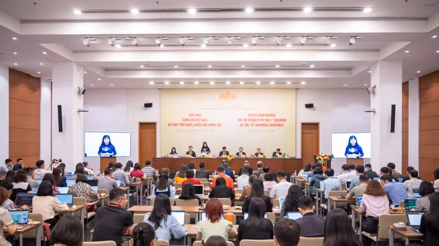 Lors de la conférence de presse consacrée au bilan des travaux parlementaires. Photo : daibieunhandan.