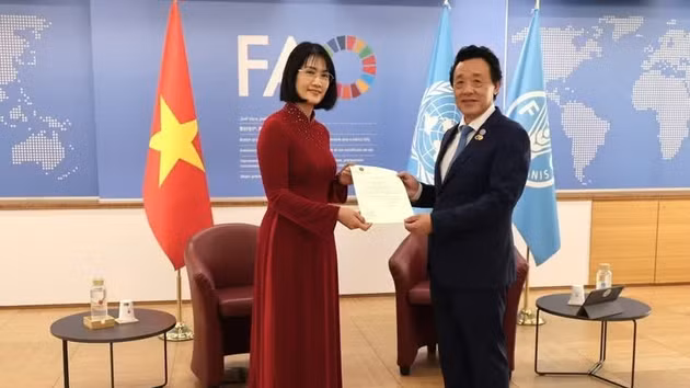 L’ambassadrice du Vietnam en Italie, Nguyen Phuong Anh, présente ses lettres de créance et entre officiellement en fonction comme représentante permanente du Vietnam auprès de la FAO. Photo : VNA.