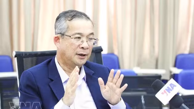 le professeur associé et docteur Neak Chandarith, directeur de l’Institut des études internationales et des politiques publiques de l’Université royale de Phnom Penh. Photo : VNA.