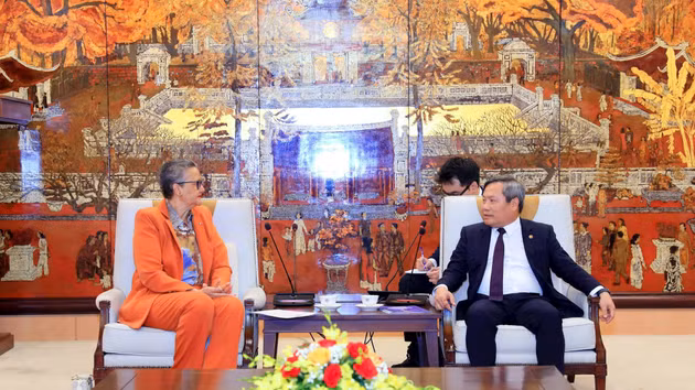 Le président du Comité populaire de Hanoï, Vu Dai Thang, a reçu dimanche 6 juillet l'ambassadeur du Mozambique au Vietnam, Ilundi Dos Santos.
