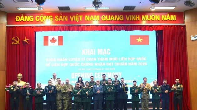 Des délégués lors de la cérémonie d’ouverture du cours de formation des officiers d’état-major des Nations unies 2026 (UNSOC 2026), soutenu par le Canada. Photo : VNA