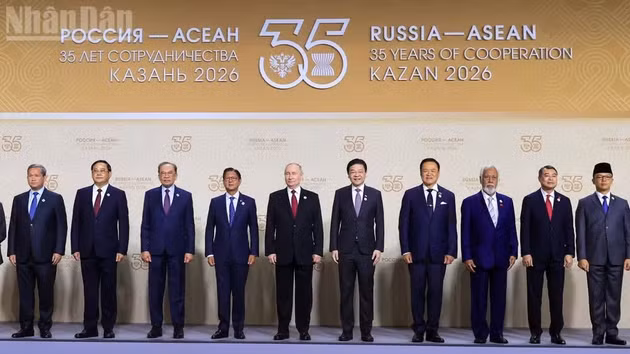 [En images] Le Premier ministre Le Minh Hung pose avec les chefs de délégation du Sommet ASEAN-Russie