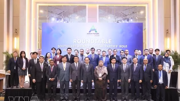 Des délégués lors de la table ronde intitulée « Le rôle des partis politiques d'Asie du Sud-Est dans la construction de la Communauté de l'ASEAN ». Photo : VNA.