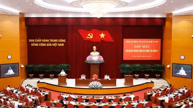 La rencontre entre le secrétaire général du Parti communiste du Vietnam et président de la République, To Lam et des cadres planifiés pour hauts postes de direction. Photo : VNA.