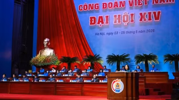 Première séance du XIVe Congrès de la Confédération générale du travail du Vietnam. (Photo : Bao Long)