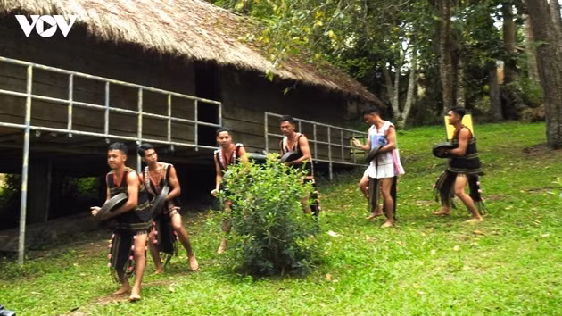 Les jeunes de la province de Lâm Dông mettent à l’honneur leur patrimoine culturel traditionnel. Photo : VOV.