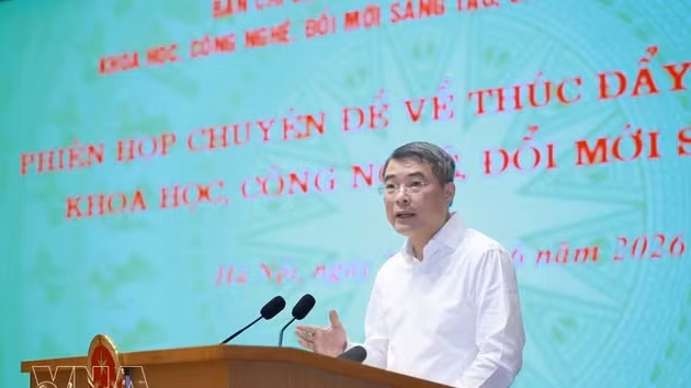 Le Premier ministre Le Minh Hưng préside une réunion thématique sur la sciences et la technologie, l’innovation, a transformation numérique et le Projet 06. Photo : VNA