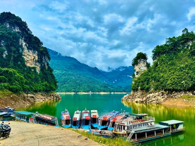 L’embarcadère du lac Na Hang. Photo : NDEL