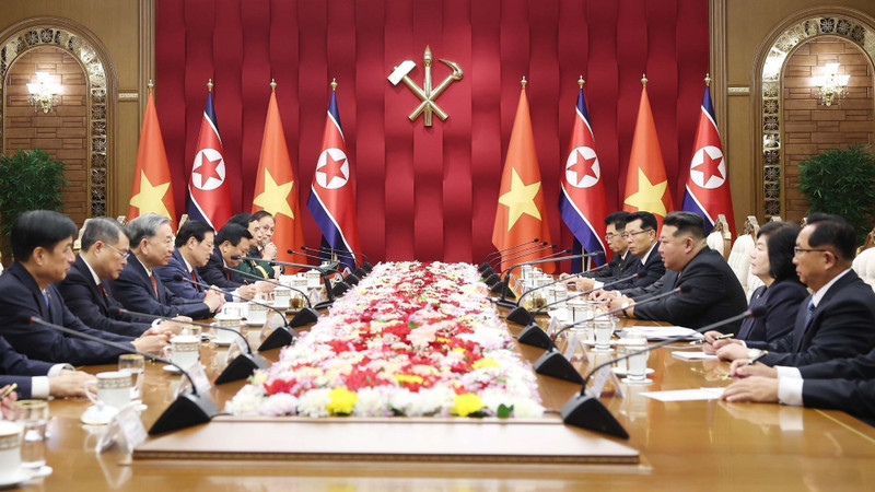 Entretien à Pyongyang entre le secrétaire général du Parti communiste du Vietnam, To Lam et le secrétaire général du Parti du travail de Corée et président de la Commission des affaires d’État de la RPDC, Kim Jong Un. Photo : VNA