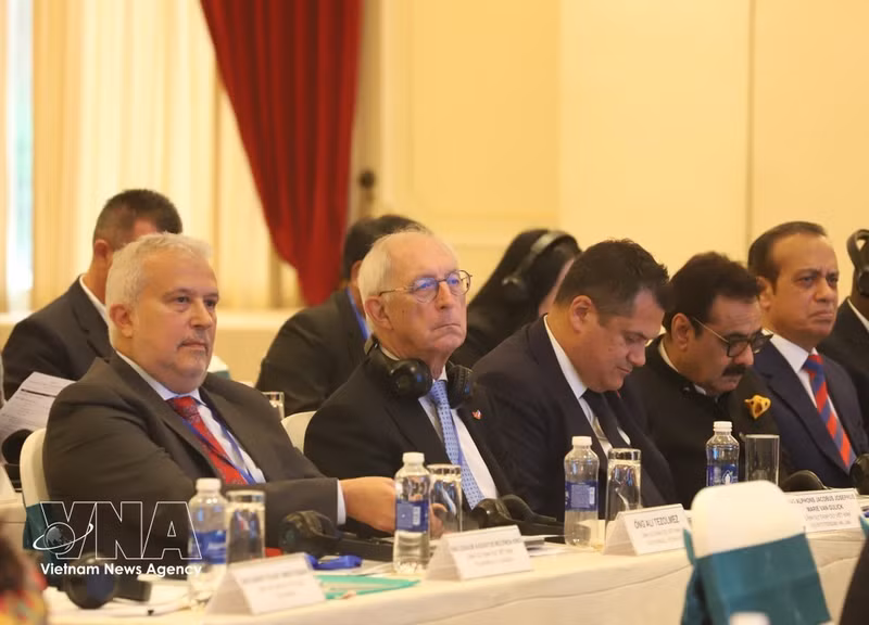 Des consuls honoraires du Vietnam à l'étranger lors de la conférence. Photo: VNA