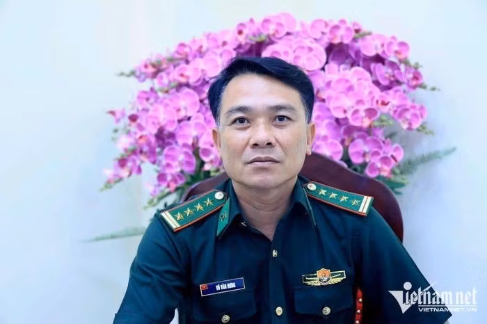 Selon le colonel Vu Van Hung, commissaire politique du Commandement des gardes-frontières de la province de Quang Ninh, les Dao ne sont pas seulement des habitants profondément enracinés sur leur terre ; ils constituent également de véritables « bornes vivantes », contribuant à renforcer sans cesse le dispositif de défense populaire des frontières. Photo : My Dung/vietnamnet.vn