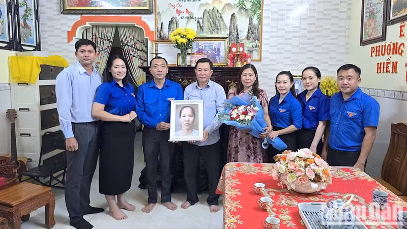 Ca Mau met les technologies numériques au service du devoir de mémoire envers les familles des personnes ayant rendu des services méritoires à la Révolution
