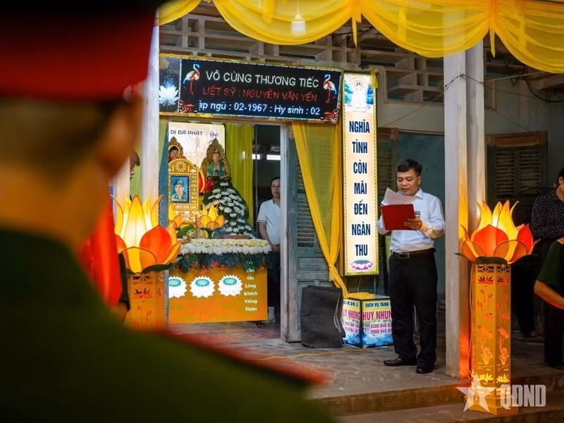 Lors de la cérémonie commémorative au martyr Nguyen Van Yen à Phu Tho. Photo : qdnd.vn