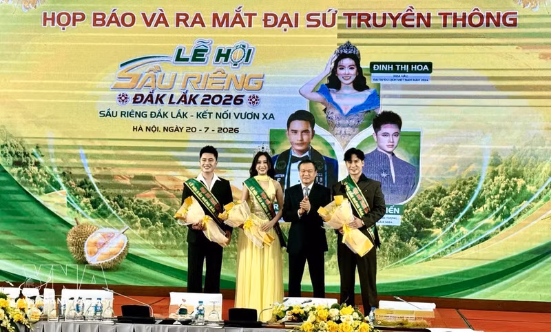 Présentation des ambassadeurs médias du Festival du durian de Dak Lak 2026. Photo : VNA.