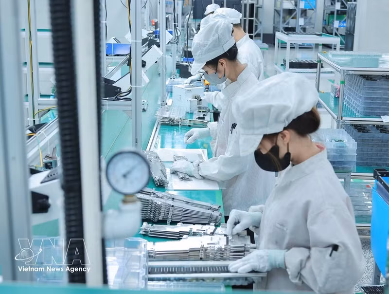 Depuis le début de l'année, les entreprises à capitaux étrangers ont investi plus de 2 milliards de dollars dans les parcs industriels et les zones économiques de la province de Quang Ninh. Photo : VNA