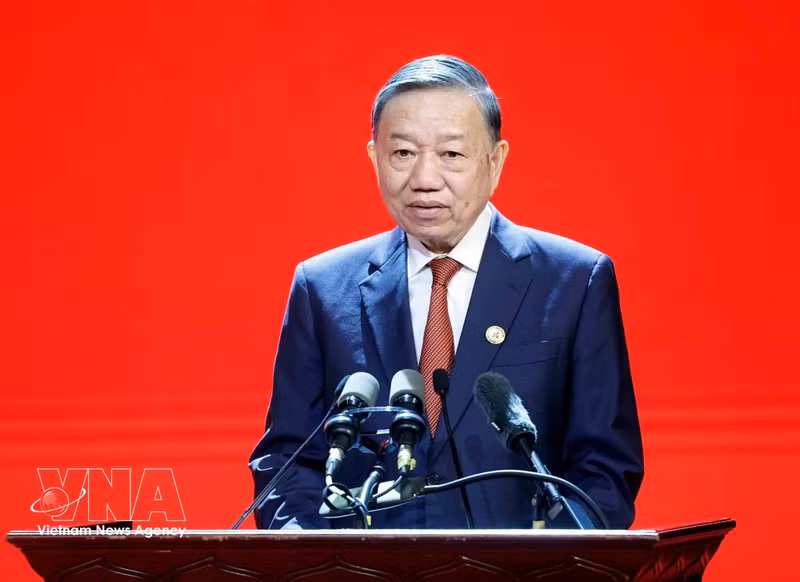 Le secrétaire général du Parti et président de la République, To Lam, appelle la Croix-Rouge du Vietnam à passer d'une assistance réactive à une anticipation proactive, faisant de l'action humanitaire un pilier stratégique du développement humain, de la gestion des risques et du renforcement de la résilience des communautés. Photo : VNA.