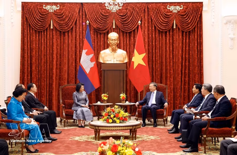 Rencontre entre le secrétaire général du PCV et président vietnamien, To Lam, et la présidente de l'Assemblée nationale cambodgienne, Samdech Khuon Sudary. Photo: VNA