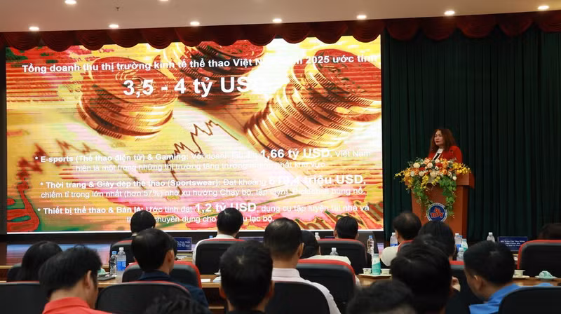 La Docteure Nguyen Thi Hien Thanh partage son point de vue sur l'économie sportive. Photo : CVN.