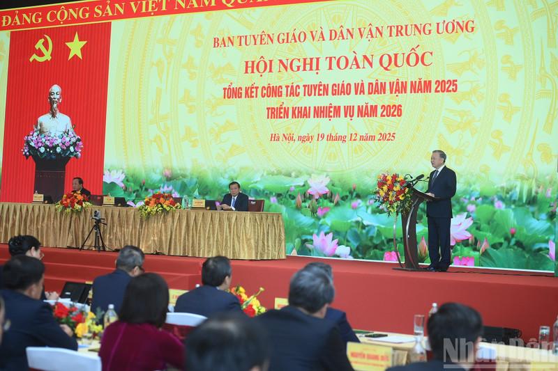 Le secrétaire général du Parti communiste du Vietnam, To Lam, s'exprime lors de la conférence nationale, à Hanoi, le 19 décembre. Photo : NDEL.