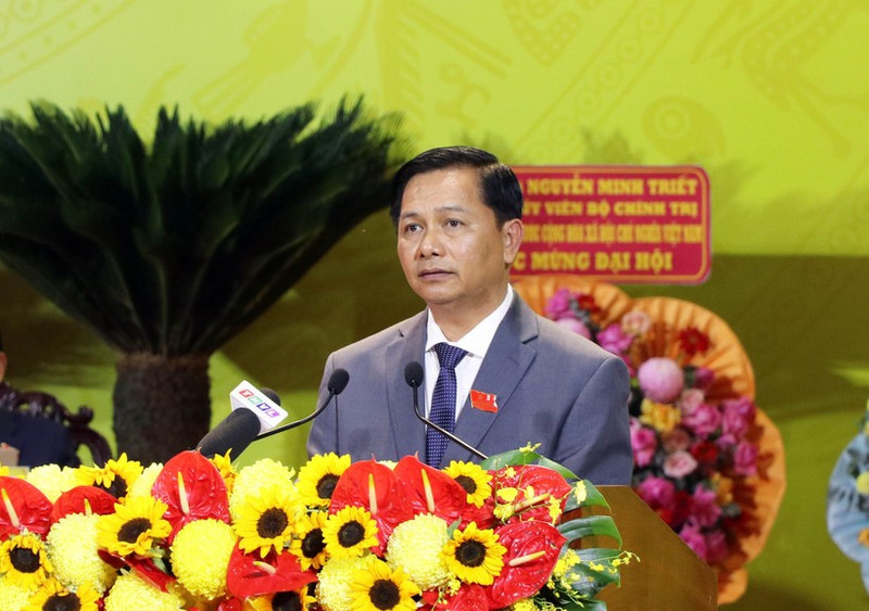 Trân Van Lâu, secrétaire adjoint du Comité du Parti et président du Comité populaire de Cân Tho, est désigné au rôle du secrétaire du Comité provincial du Parti de Vinh Long pour le mandat 2025-2030. Photo : VNA.