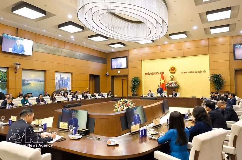 Le président de l’Assemblée nationale du Vietnam, Tran Thanh Man, s'exprime à la séance de travail. Photo: VNA