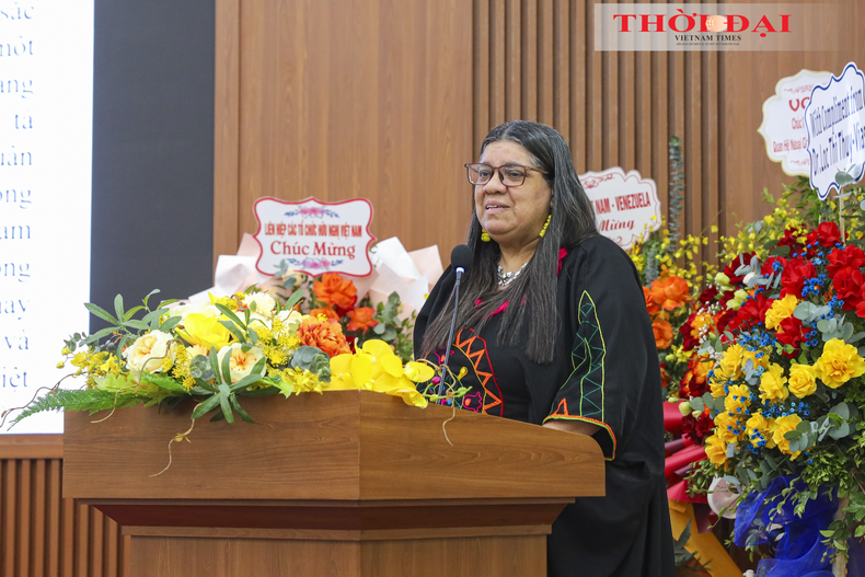 La vice-ministre des Affaires étrangères, Tatiana Pugh Moreno, s'exprime lors du programme de « Rencontre d’amitié Vietnam – Venezuela ». Photo : thoidai.com.vn La vice-ministre des Affaires étrangères, Tatiana Pugh Moreno, s'exprime lors du programme de « Rencontre d’amitié Vietnam – Venezuela ». Photo : thoidai.com.vn