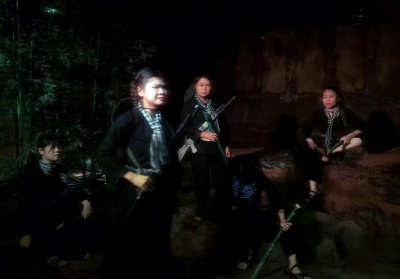 « Đất thép » raconte la vie de la mère héroïne Nguyên Thi Rành, interprétée par l’actrice Trà Nhu Nguyên. Photo : LQD.