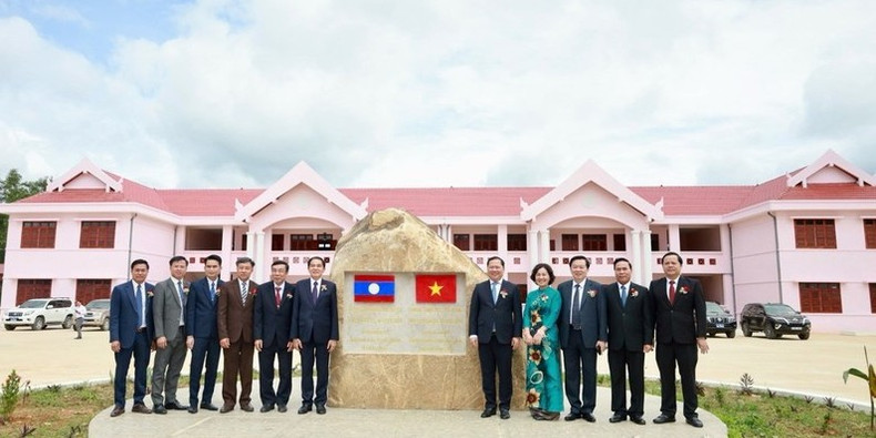 La contribution importante des aides du Vietnam au développement du Laos ảnh 1