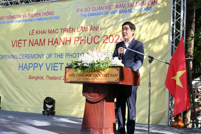 L'ambassadeur du Vietnam en Thaïlande, Pham Viêt Hùng, s'exprime lors de l'exposition. Photo : baoquocte.vn