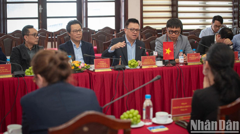 Le rédacteur en chef Lê Quôc Minh prend la parole lors du séminaire. Photo : nhandan.vn Le rédacteur en chef Lê Quôc Minh prend la parole lors du séminaire. Photo : nhandan.vn