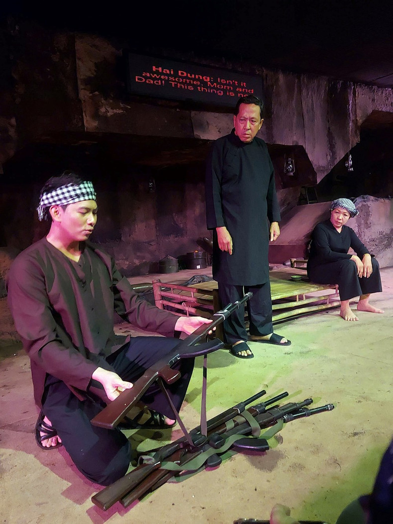 « Đất thép » s'adresse à un large public, en particulier aux élèves et étudiants de Cu Chi, qui doivent comprendre l'histoire héroïque de leur terre natale. Photo : LQD.