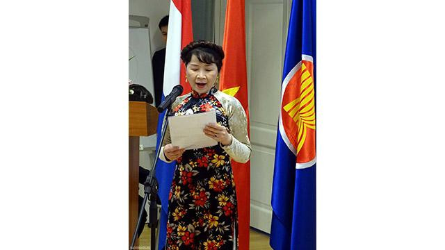 Le programme a contribué à renforcer la compréhension mutuelle, l'amitié et la solidarité entre les membres des ambassades des pays de l'ASEAN aux Pays-Bas. Photo: baoquocte.vn Le programme a contribué à renforcer la compréhension mutuelle, l'amitié et la solidarité entre les membres des ambassades des pays de l'ASEAN aux Pays-Bas. Photo: baoquocte.vn