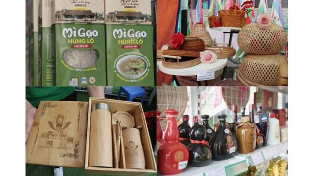 La présentation des produits OCOP (A chaque commune son produit). Photo: PCV