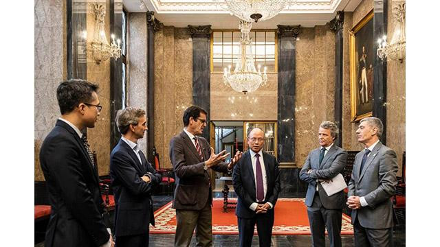 L'ambassadeur Dinh Toàn Thang prend connaissance des opportunités de coopération pour promouvoir la coopération en matière d'investissement entre les deux parties. Photo : thoidai.com.vn L'ambassadeur Dinh Toàn Thang prend connaissance des opportunités de coopération pour promouvoir la coopération en matière d'investissement entre les deux parties. Photo : thoidai.com.vn