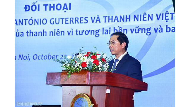 Le ministre Bùi Thanh Son prend la parole. Photo : baoquocte.vn