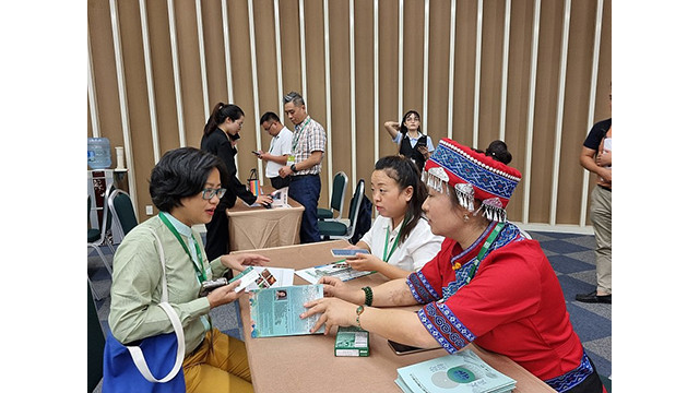 Les entreprises vietnamiennes et chinoises recherchent des opportunités de coopération lors de la conférence tenue le 22 novembre dans le cadre de l'événement « Vietnam Foodexpo 2023 » à Hô Chi Minh-Ville. Photo : conthuong.vn Les entreprises vietnamiennes et chinoises recherchent des opportunités de coopération lors de la conférence tenue le 22 novembre dans le cadre de l'événement « Vietnam Foodexpo 2023 » à Hô Chi Minh-Ville. Photo : conthuong.vn