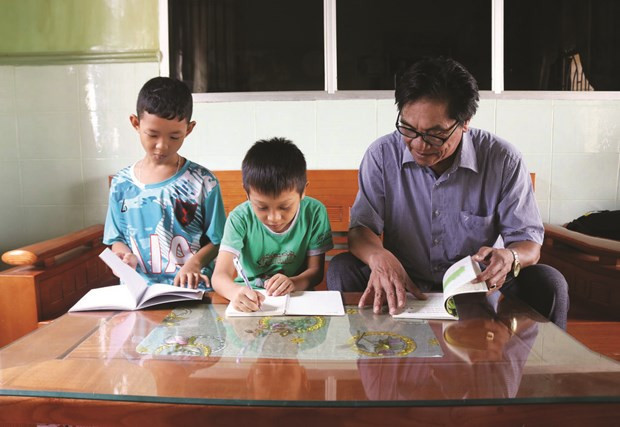 Les Cham du village de Thanh Duc, district de Ninh Phuoc, province de Ninh Thuân, maintiennent toujours la tradition de l’étude. Photo : VNA/CVN. Les Cham du village de Thanh Duc, district de Ninh Phuoc, province de Ninh Thuân, maintiennent toujours la tradition de l’étude. Photo : VNA/CVN.