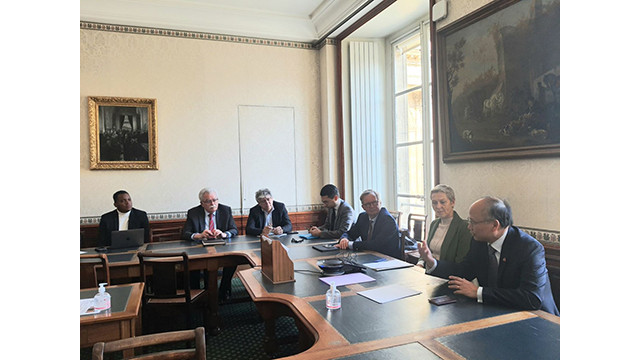 L’ambassadeur Dinh Toàn Thang assiste à la session de lancement du Groupe de Parlementaires d’Amitié franco-vietnamienne pour le nouveau mandat à l’Assemblée nationale française. Photo : baoquocte.vn L’ambassadeur Dinh Toàn Thang assiste à la session de lancement du Groupe de Parlementaires d’Amitié franco-vietnamienne pour le nouveau mandat à l’Assemblée nationale française. Photo : baoquocte.vn