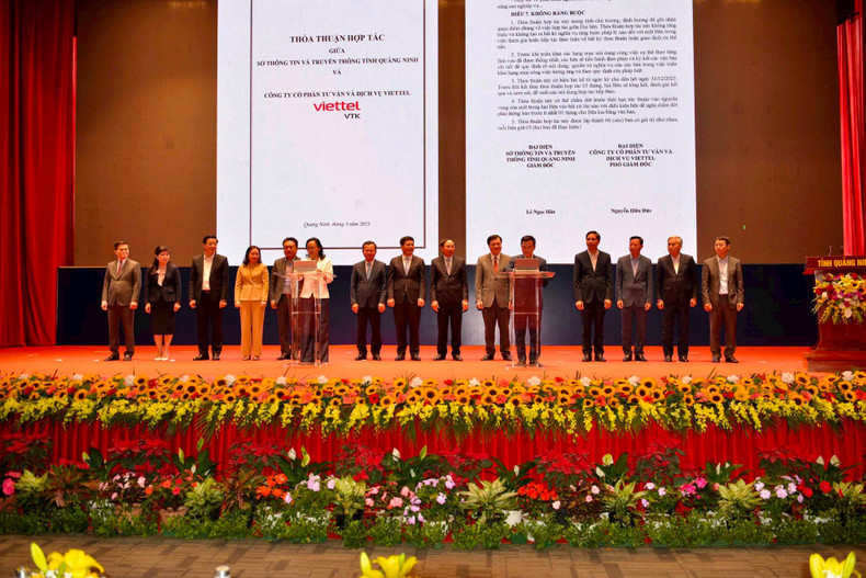 Quang Ninh signe des conventions de coopération entre les services, les associations d’entreprises et les entreprises. Photo : baotainguyenmoitruong.vn Quang Ninh signe des conventions de coopération entre les services, les associations d’entreprises et les entreprises. Photo : baotainguyenmoitruong.vn