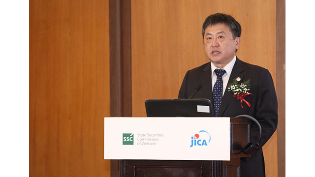 Le représentant en chef du Bureau de la JICA au Vietnam, Shimizu Akira, prend la parole lors de la conférence. Photo : NDEL. Le représentant en chef du Bureau de la JICA au Vietnam, Shimizu Akira, prend la parole lors de la conférence. Photo : NDEL.